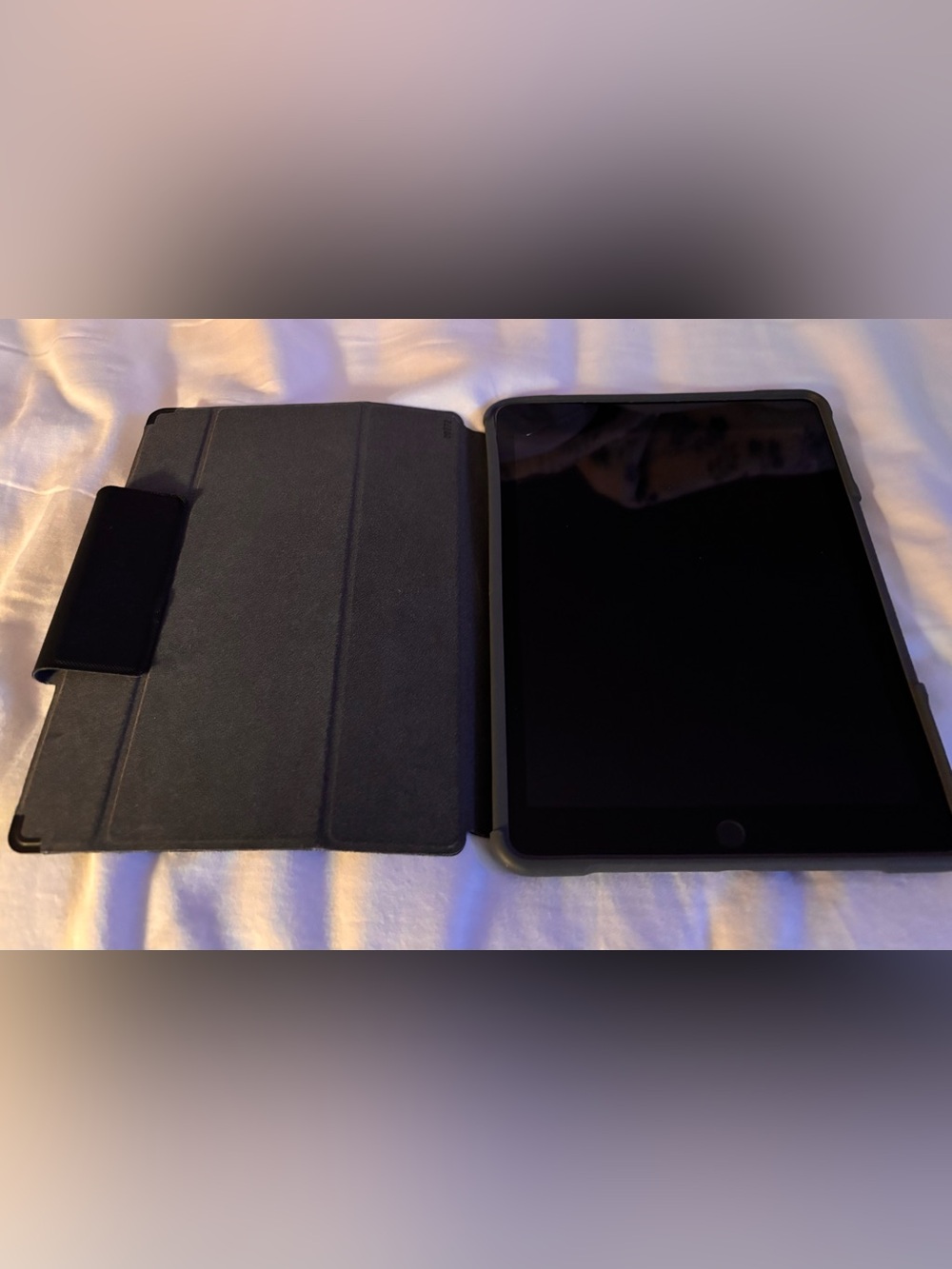 Apple iPad 6th Gen 32 GB WiFi/Cellular w/Case! Doesn't turn on!  Orig. $459